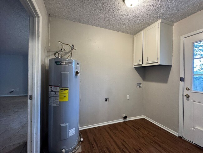 Building Photo - 405 Cypress Cir