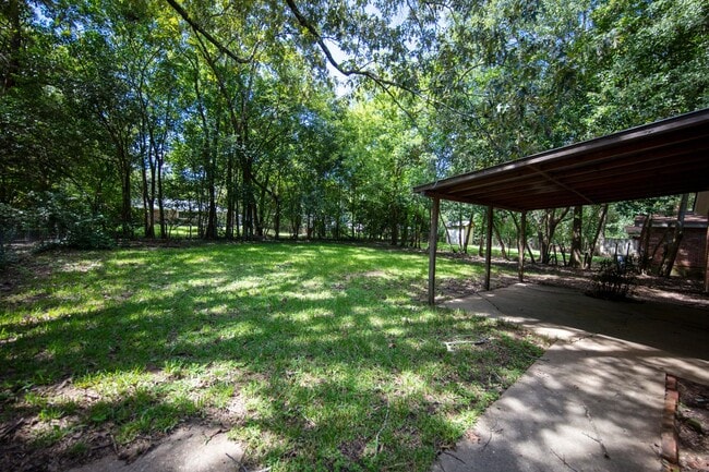Building Photo - ** 3 bed 1.5 bath located in Mcgehee-Allen...