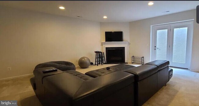 Building Photo - 24800 Beardgrass Pl