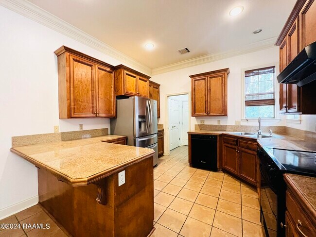 Building Photo - 125 Oakbend Dr