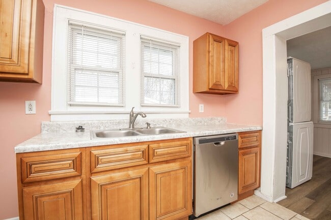 Building Photo - 1148 Baker Ave