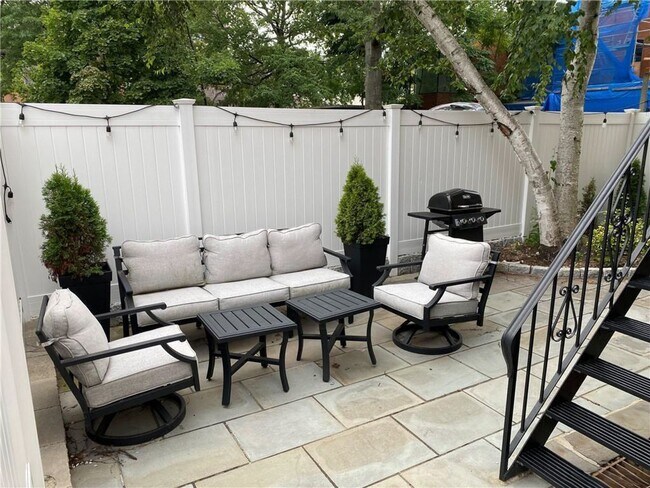 Building Photo - 40 Trumbull St