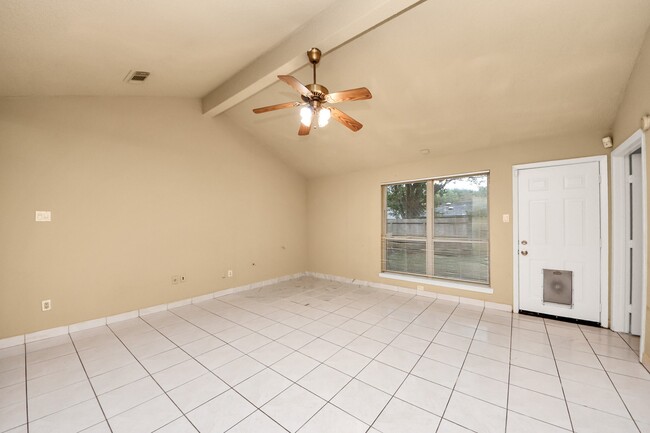 Building Photo - 10711 Forest Leaf Dr