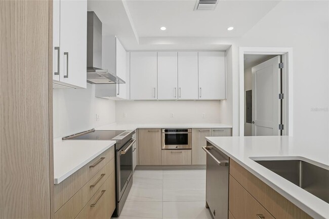 Building Photo - 275 1st Ave S