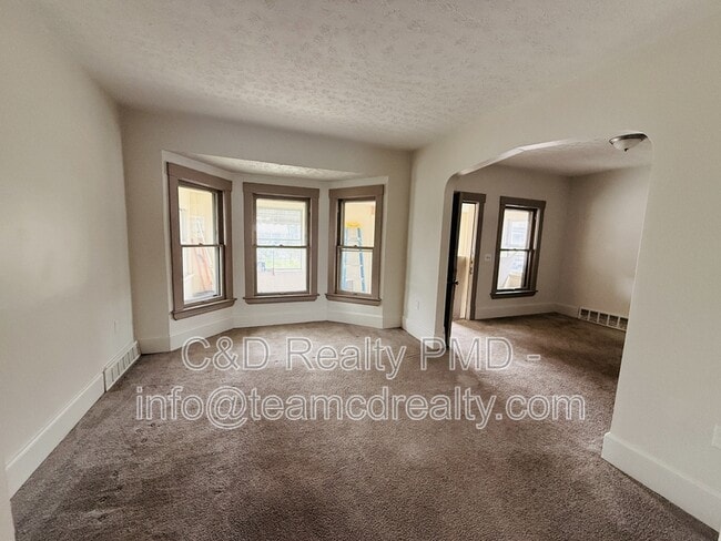 Building Photo - 2115 W 105th St
