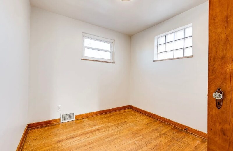 Building Photo - 352-352 W 12th Ave
