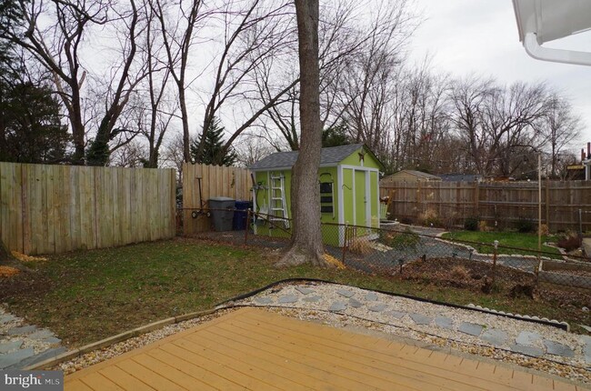 Building Photo - 6956 Westhampton Dr
