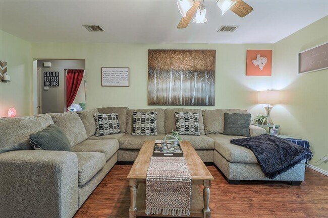 Building Photo - 1705 Friars Tale Ln