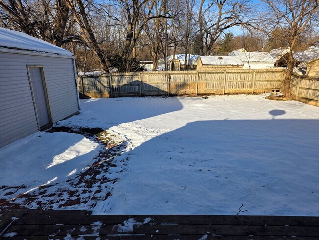 Building Photo - 6813 Urbandale Ave