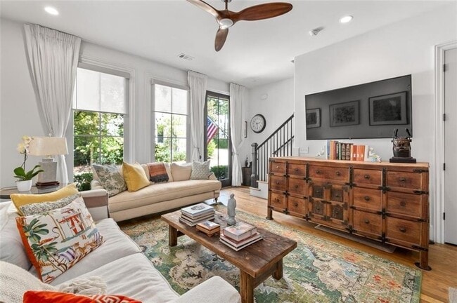 Building Photo - 518 Bismark Rd NE