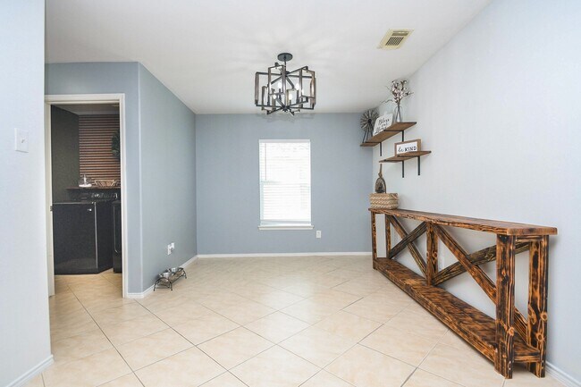 Building Photo - 20506 Lantern Springs Ln