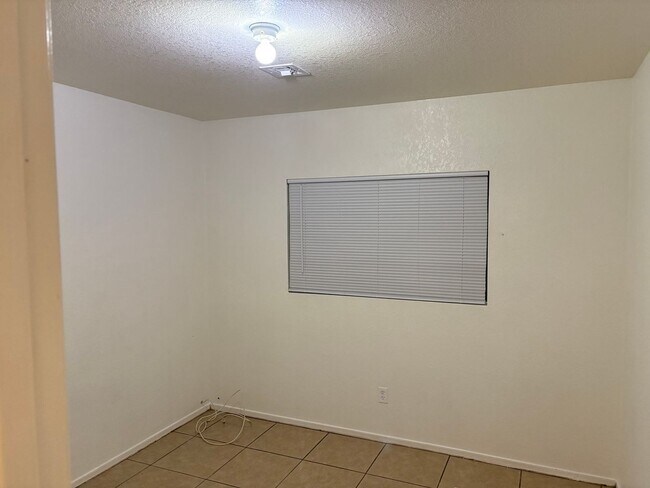 Building Photo - Charming 3 Bedroom 2 Bath Family Home! Must See! Move In Special!!