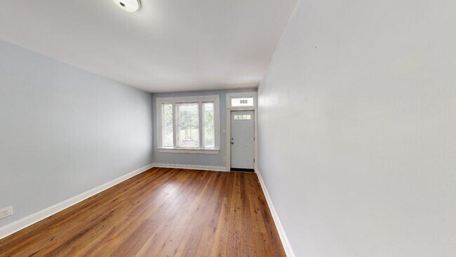 Building Photo - 706 E 43rd St