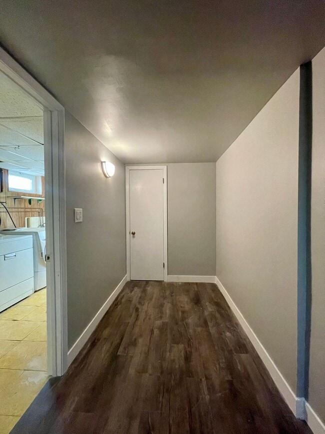 Building Photo - 505 W 70th St
