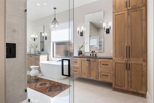 Building Photo - 1129 NW 42nd St