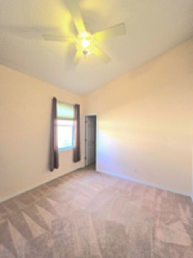 Building Photo - 691 Lakeworth Cir