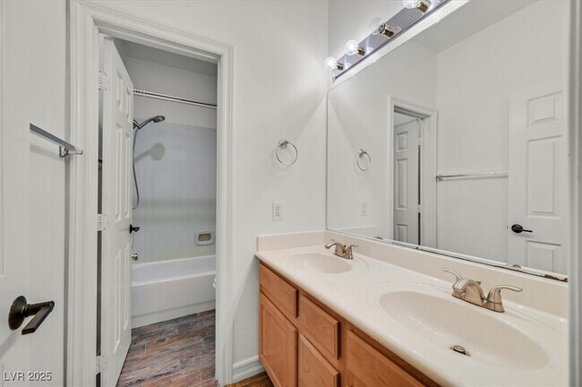 Building Photo - 7221 Sandy Plains Ave