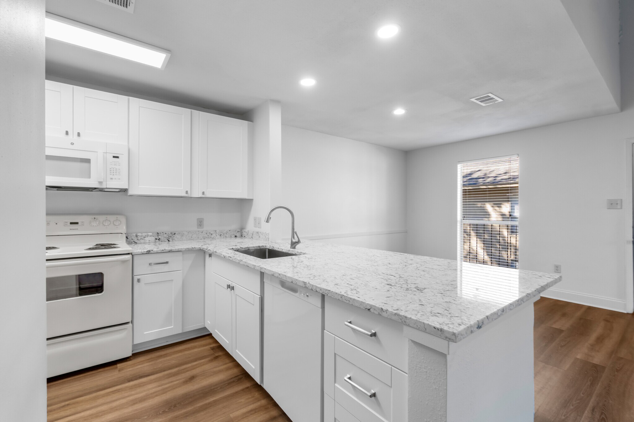 Building Photo - 11011 Cal Rd