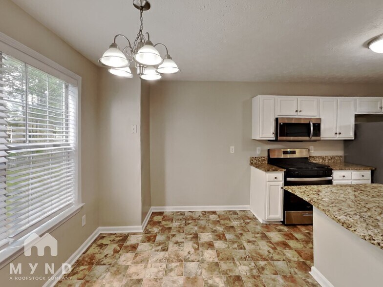 Building Photo - 495 Princeton Dr