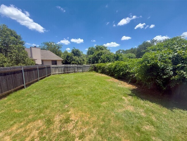 Building Photo - 2305 Whitlow Cove