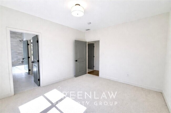 Building Photo - 830 Gaston St SW