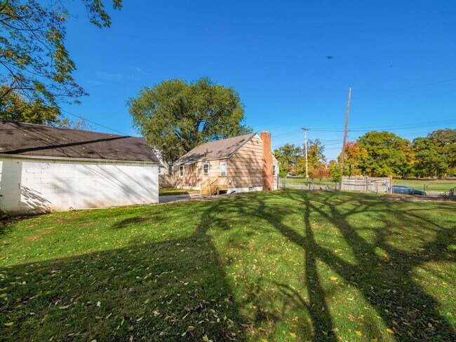 Building Photo - 1621 Sullivant Ave