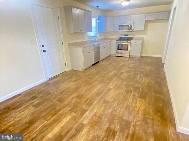 Building Photo - 20 Skip Ln