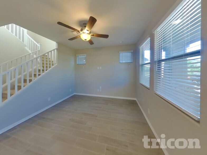 Building Photo - 5830 W Wood St