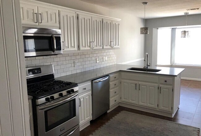 Building Photo - 3 Bed 2 Bath Broken Arrow