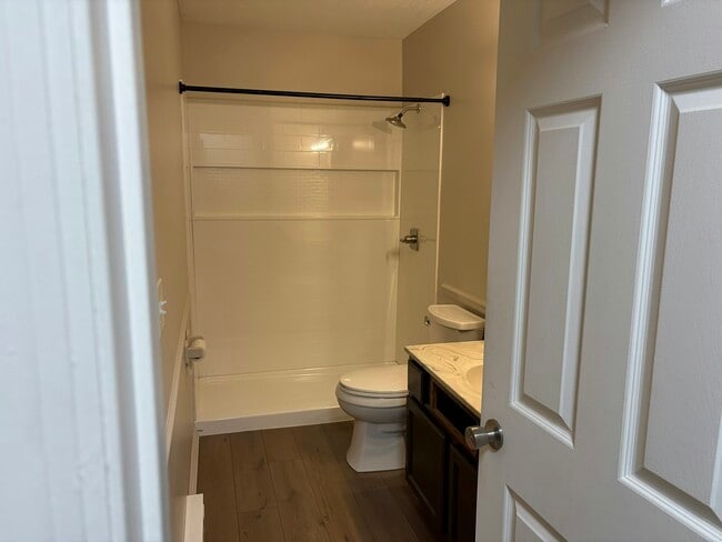 Building Photo - 119-121 Michael Avenue, Unit 121