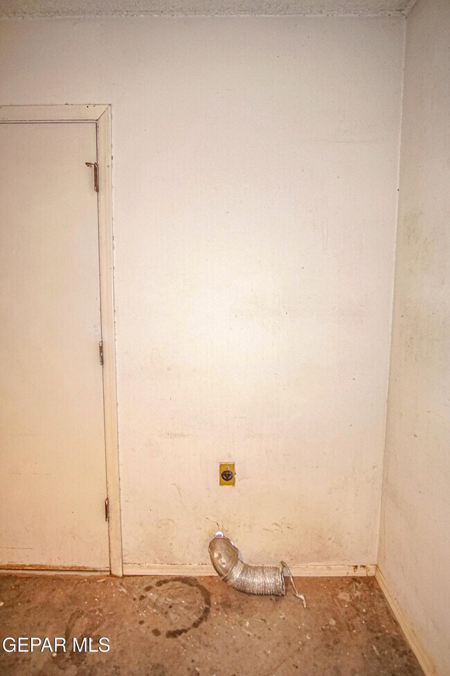 Building Photo - 8548 Arboleda Dr