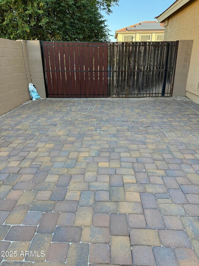 Building Photo - 4825 W Milada Dr