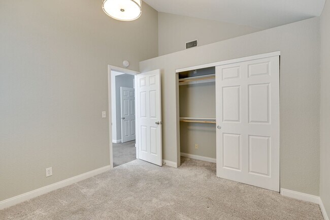 Building Photo - Luxury Meets Comfort in This Beautiful 4-Bedroom Retreat