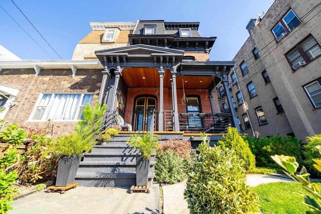 Building Photo - 60 Linden Ave