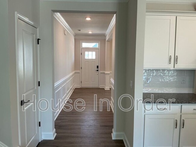 Building Photo - 41 Silverthorne Ct