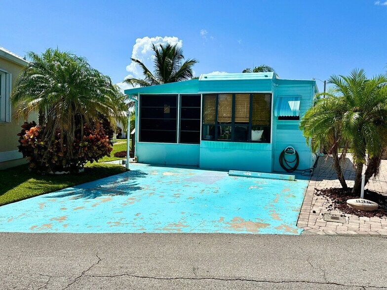 Building Photo - 698 Nettles Blvd