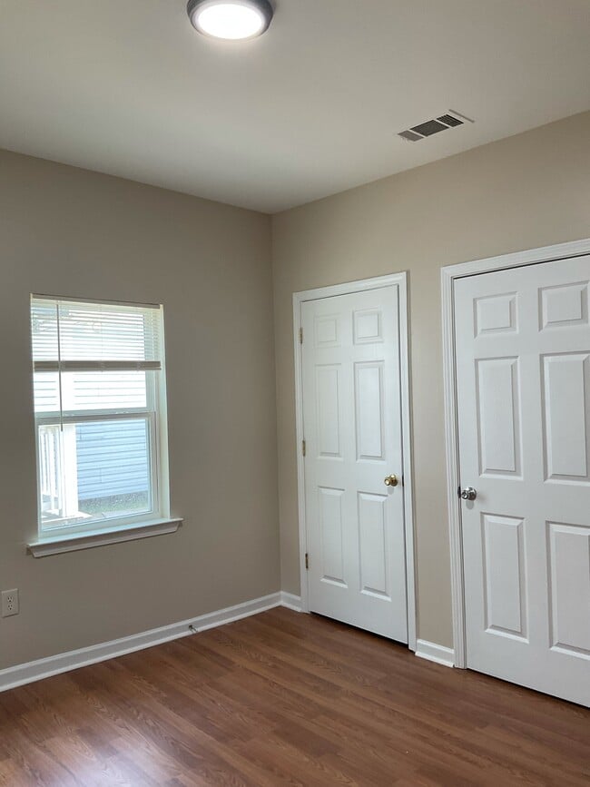 Building Photo - 266 W Garfield St