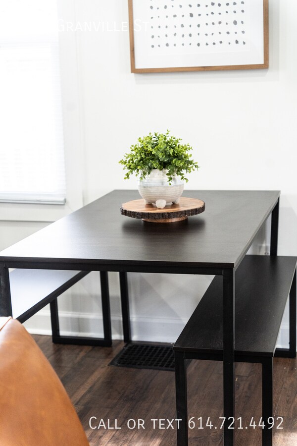 Building Photo - 1487 Granville St