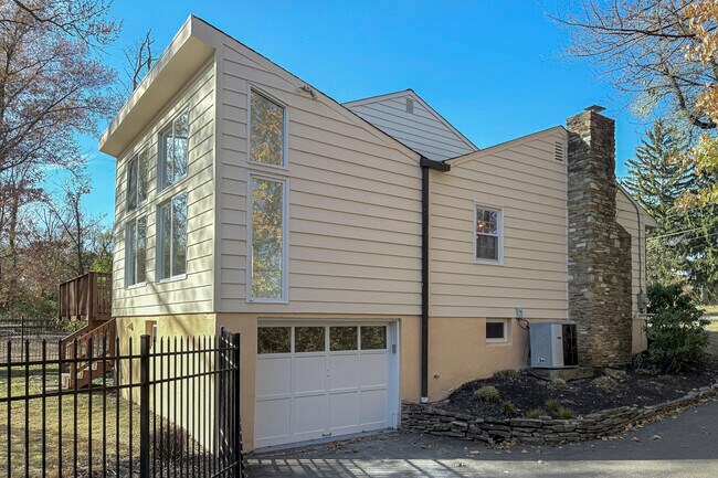 Building Photo - 339 Hamilton Ave