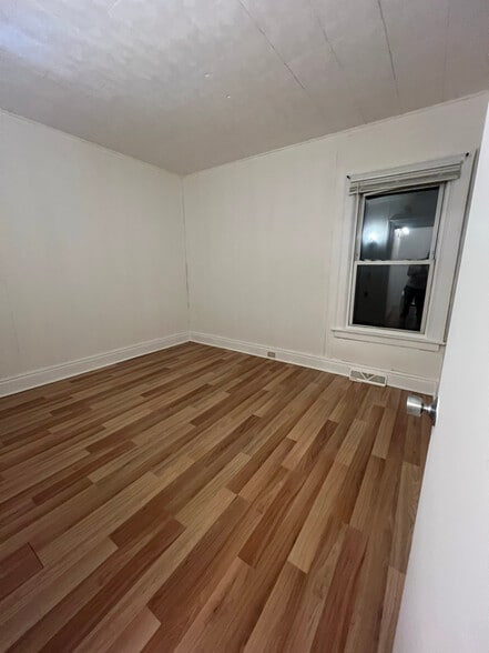 Building Photo - 699 Oliver St