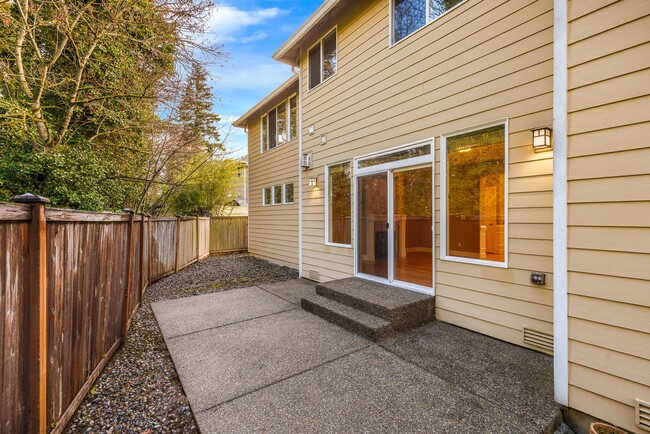 Building Photo - South Seattle/Renton Peaceful Location clo...