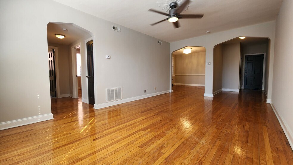 Building Photo - 7512 Cromwell Dr