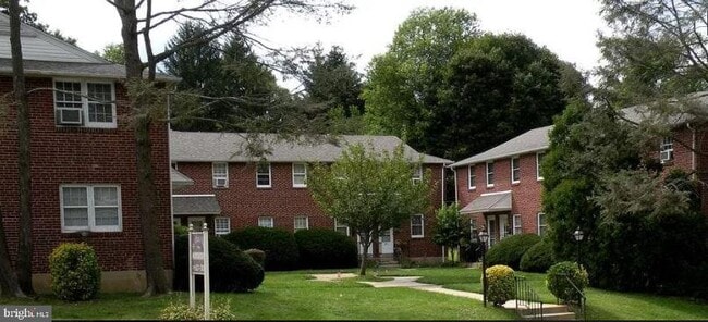 Building Photo - 20 St Albans Ave