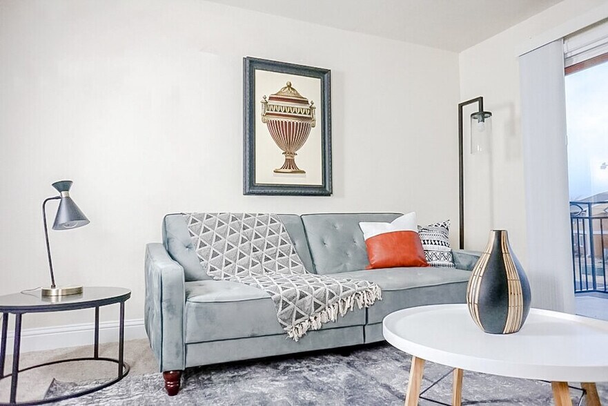 Primary Photo - 12701 N Pennsylvania Ave