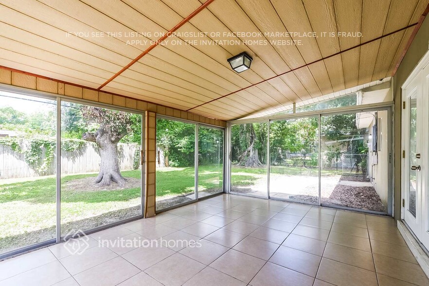 Building Photo - 1324 W Hartley Cir