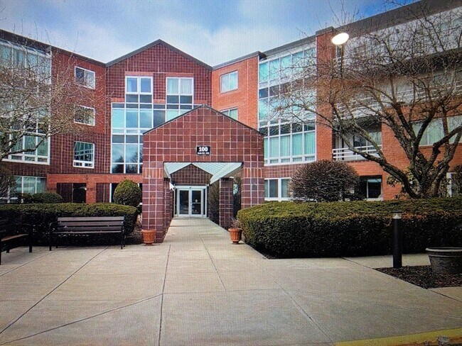 Building Photo - 380 Place Ln