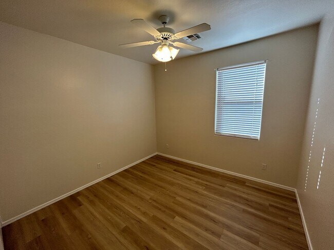 Building Photo - 6315 S 69th Glen