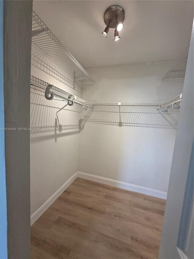 Building Photo - 10765 SW 108th Ave