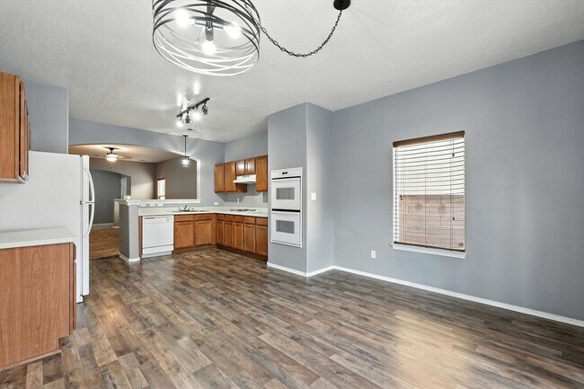 Building Photo - Move-In Ready 3 Bed / 2 Bath Home for Rent...