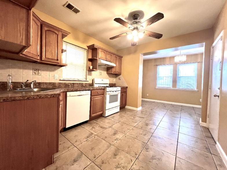 Building Photo - 113 Clark Pl